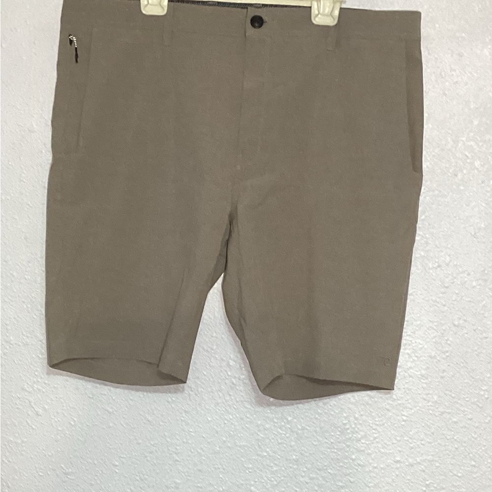 7 Diamond international performance Men's Tan Shorts size 40